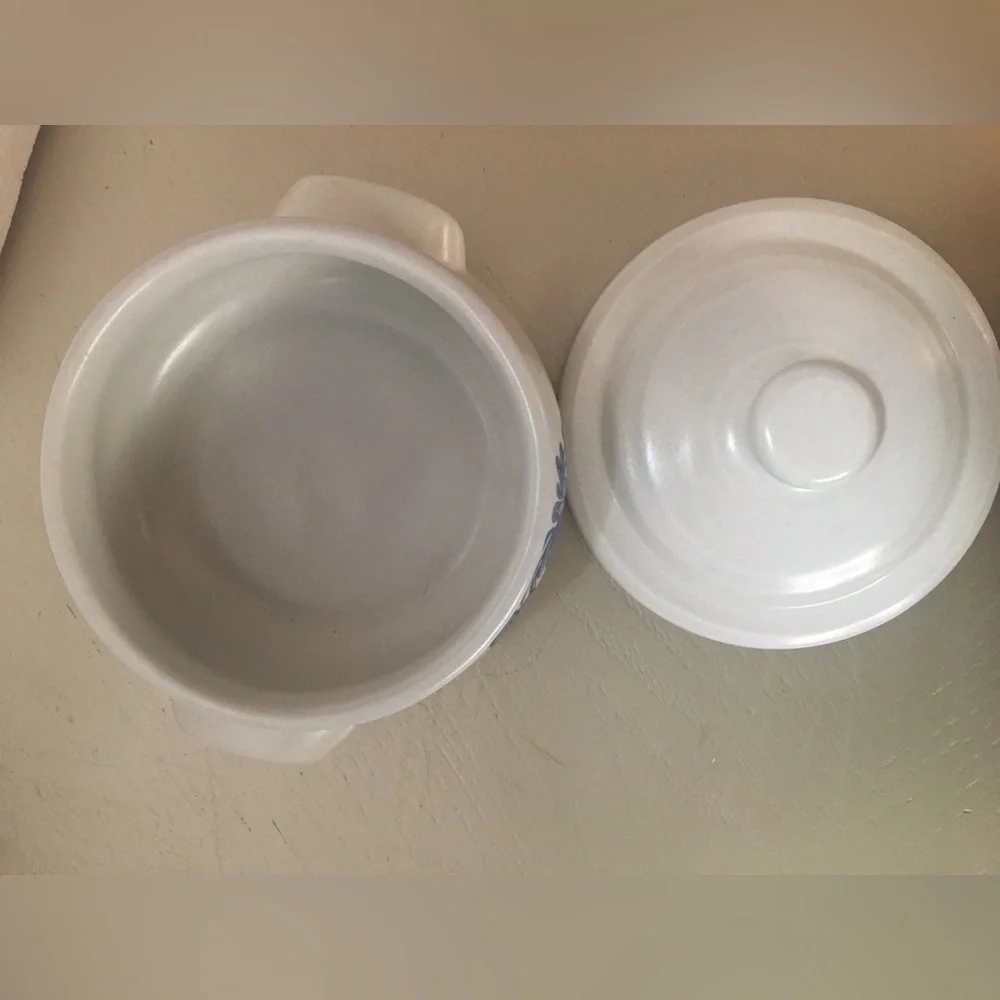 Pfaltzgraff Yorktowne 305Y‎ Individual Casserole/Chowder Bowls with Lids Pair
